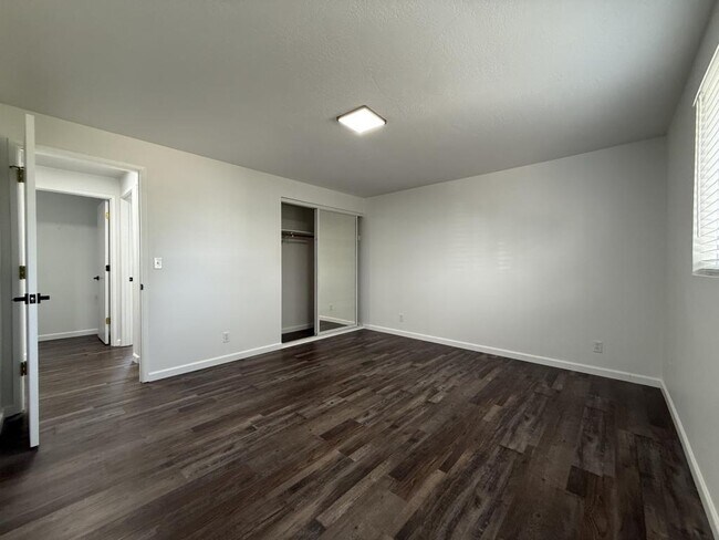 Building Photo - 1608 Leonard Rd