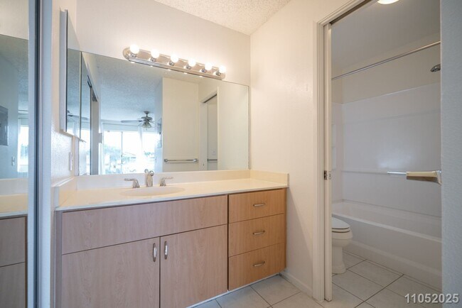 Building Photo - Move-In Ready! 2br, 2ba in Ewa, $2650, Sch...