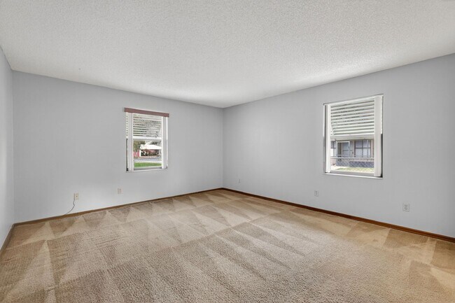 Building Photo - Spacious 2/2 in Leesburg Near Treadway Elementary – Bonus Room