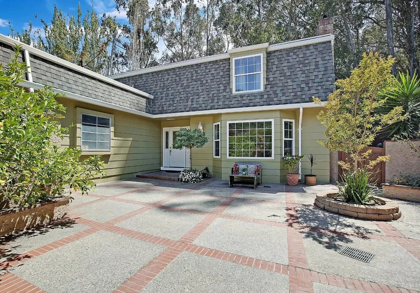 Building Photo - 405 Cunningham Way