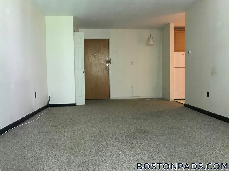 Building Photo - 144 Kenrick St