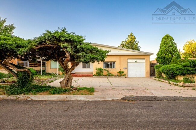Building Photo - Classic Stamm Home in Casa Alegre
