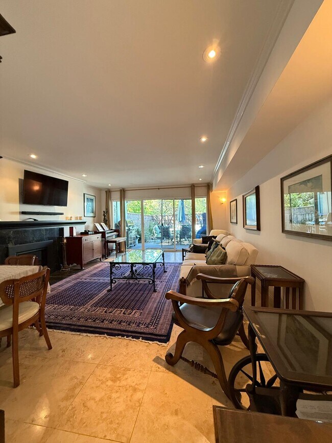 Building Photo - 39 Porto Bello Dr