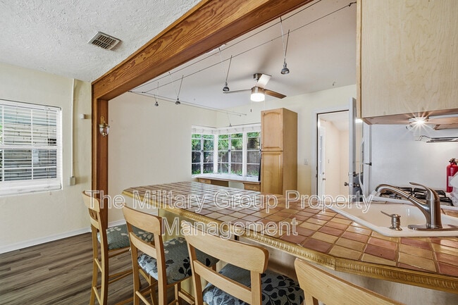 Building Photo - 2115 Minerva Ave