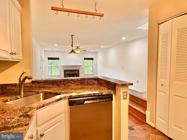 Building Photo - 2930 Yarling Ct