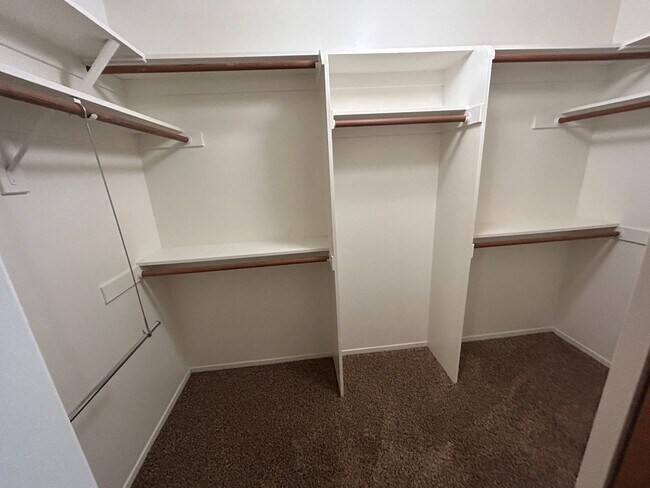 Building Photo - 1846 N Selina Ct