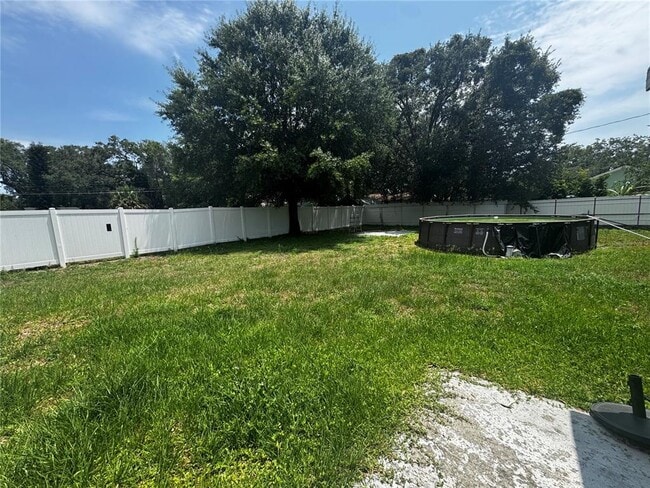 Building Photo - 719 N Lavon Ave