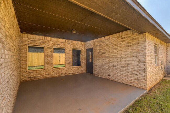 Building Photo - 2313 E Kellan Ct Terrace
