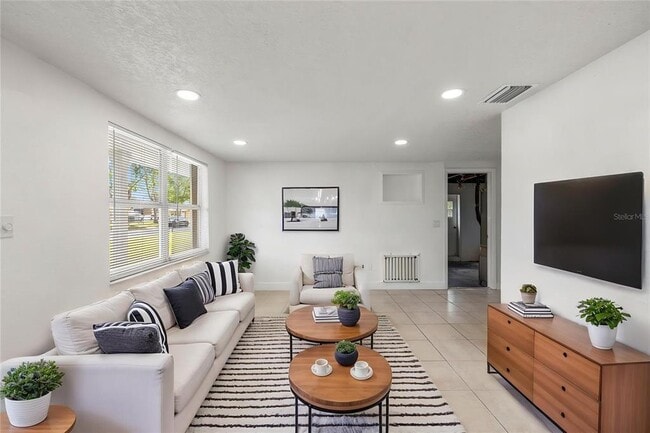 Building Photo - 10803 Hyssop St