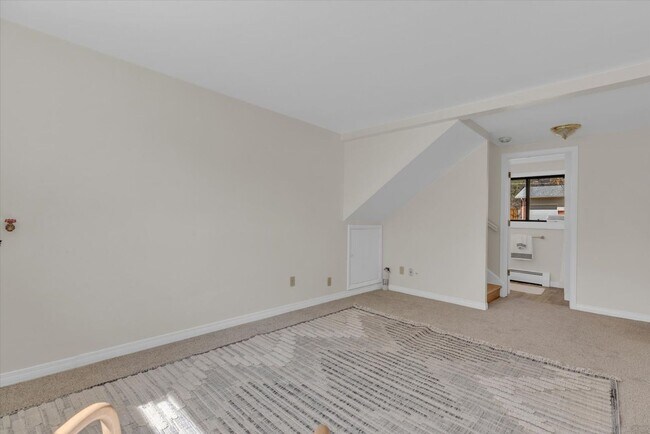 Building Photo - 650 Hartford Dr