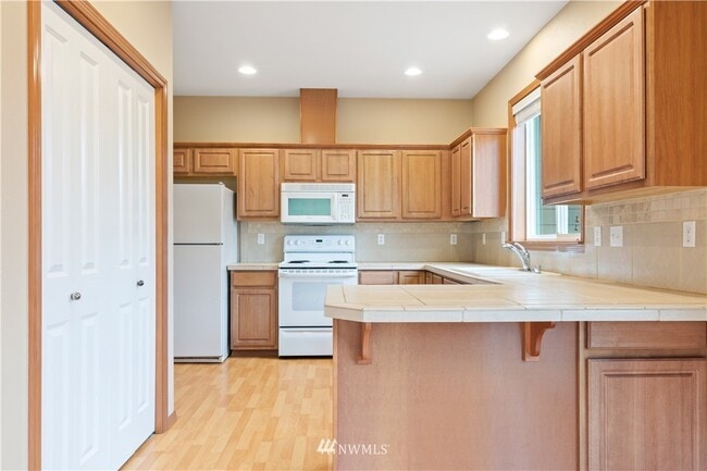 Building Photo - 6405 160th Ave E