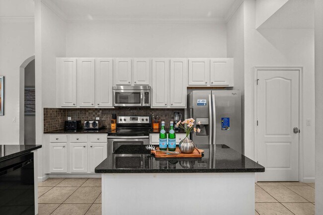 Building Photo - 4140 Oak Tree Dr