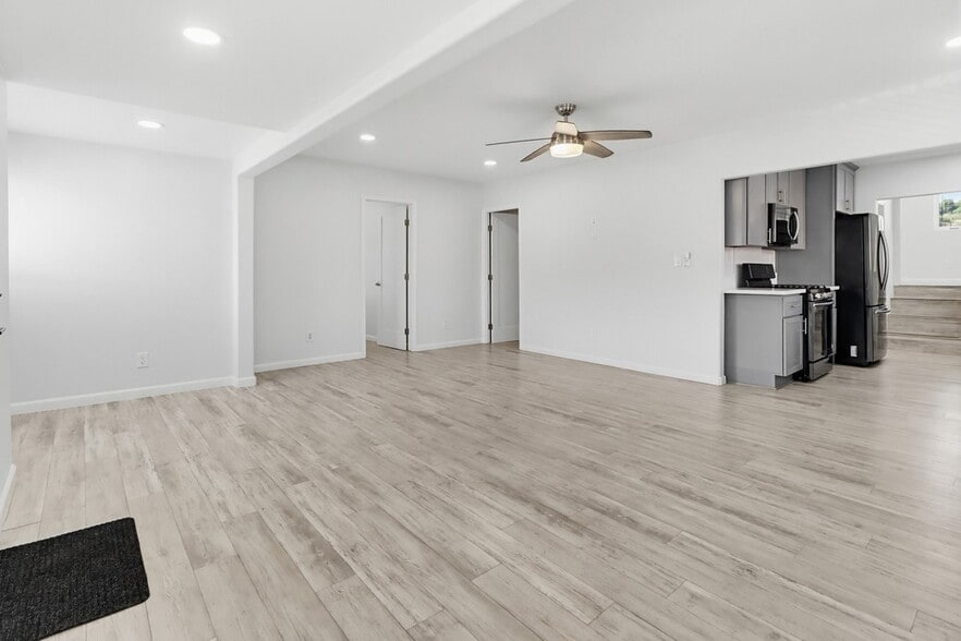 Living room - 9234 -9236 Winter Gardens Blvd