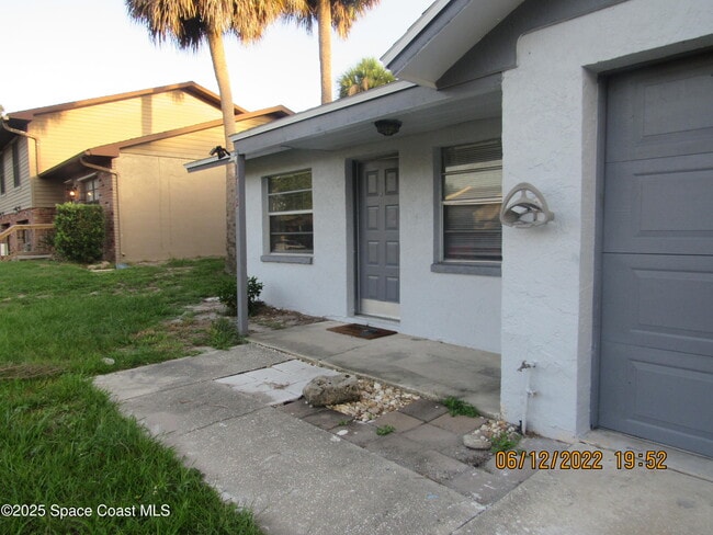 Building Photo - 1712 Stewart Pl