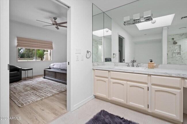 Building Photo - 8844 E San Rafael Dr