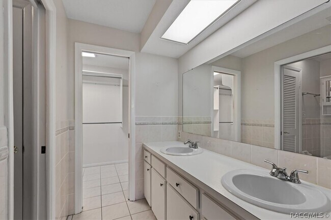 Building Photo - 11310 W Bayshore Dr