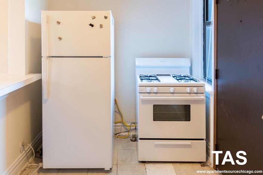 Building Photo - 627 W Melrose St