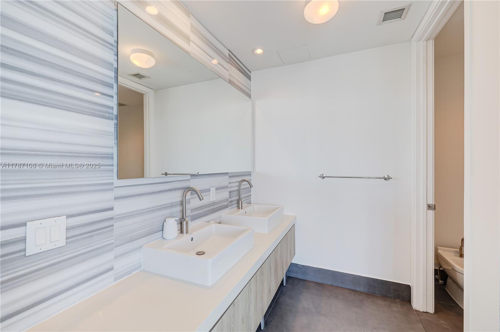 Building Photo - 1100 Biscayne Blvd
