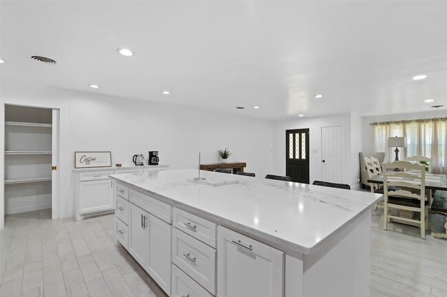 Building Photo - 4629 Fawn Dr