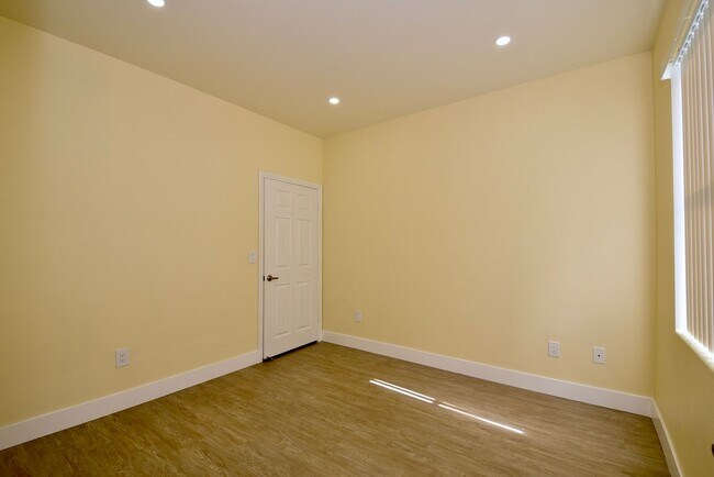 Building Photo - Upgraded & Charming Two-Bedroom Condo with...