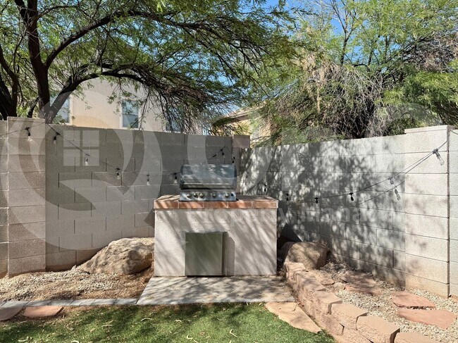 Building Photo - 44390 W McClelland Dr