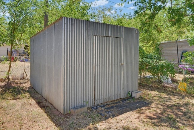 Building Photo - 2717 S 11th St