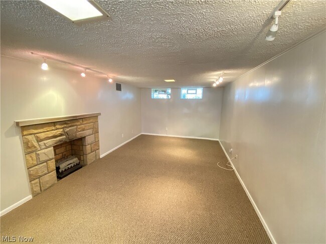 Building Photo - 4469 Silsby Rd
