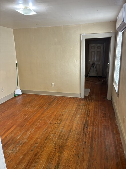 Building Photo - 592 N 3rd St