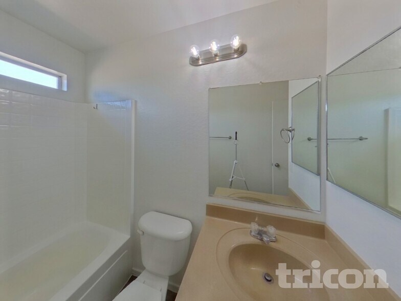 Building Photo - 4102 S 62nd Ln