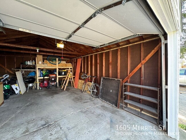 Building Photo - 1605 Merrill St