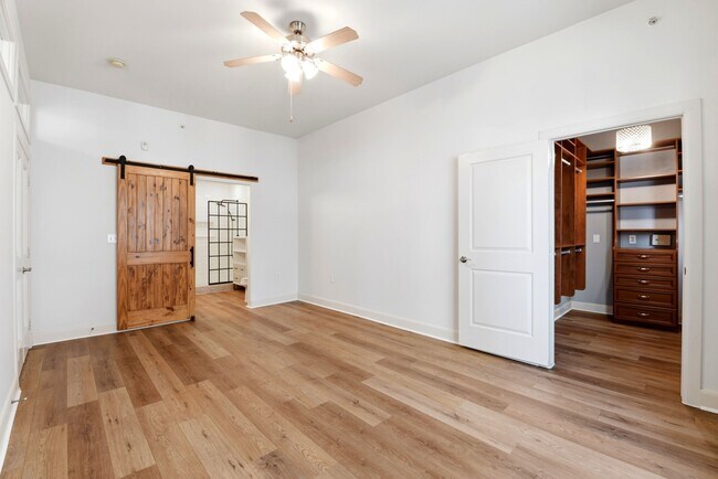 Building Photo - 1010 Rosine St