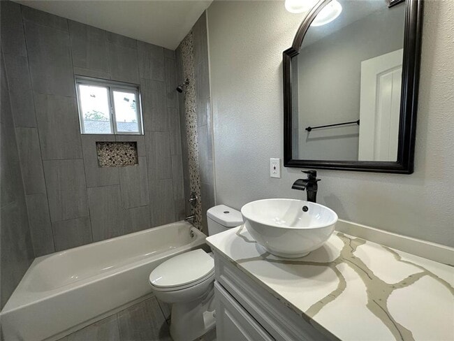 Building Photo - completely renovated 1930 Craftsman bungalow in the sought after Brooke Smith subdivision of Hous...