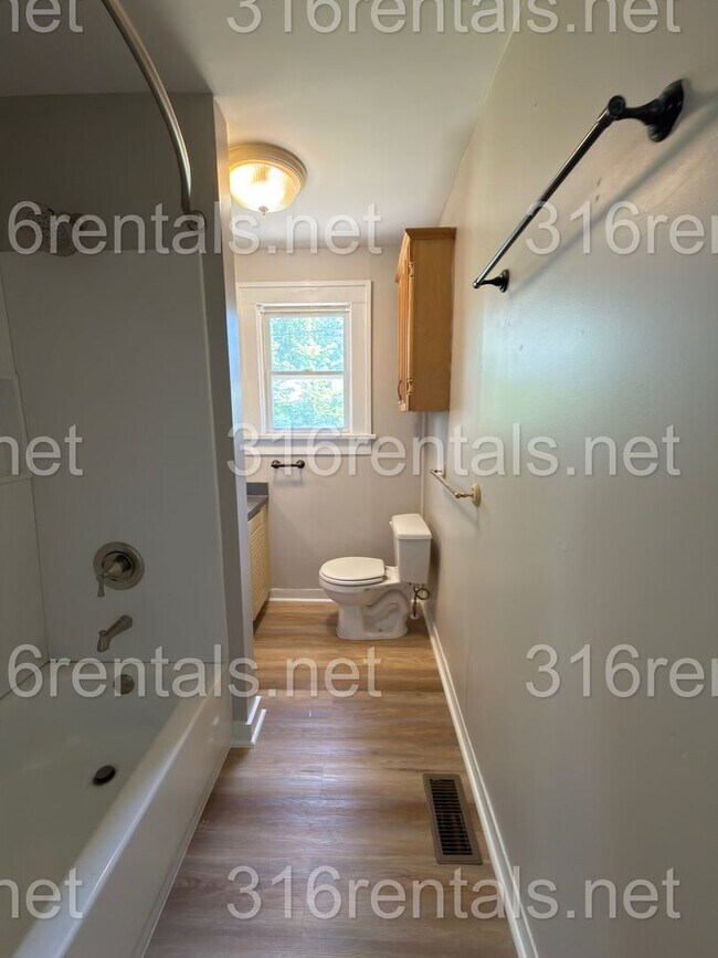 Building Photo - Two bed one bath available NOW!