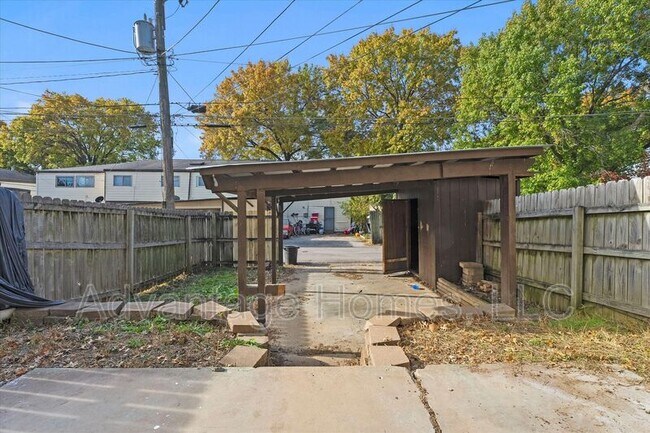 Building Photo - 914 N 70th St