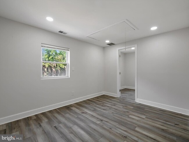Building Photo - 4502 Elmwood Rd