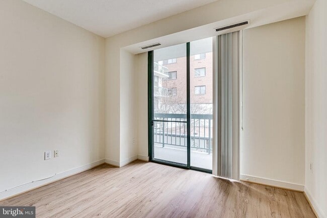 Building Photo - 955 26th St NW