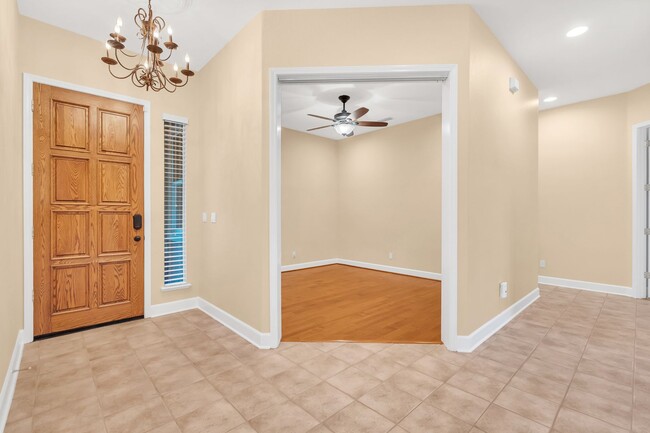 Building Photo - Gorgeous Single Story Home with a Sparklin...