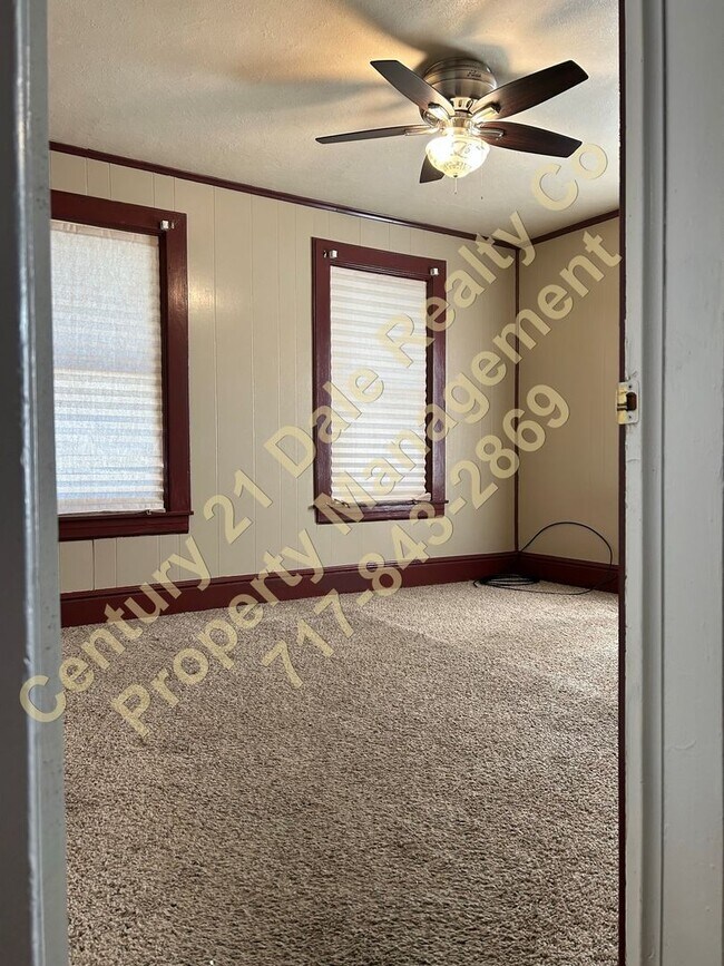 Building Photo - Large 2 Bedroom Apartment in Eastern Schoo...