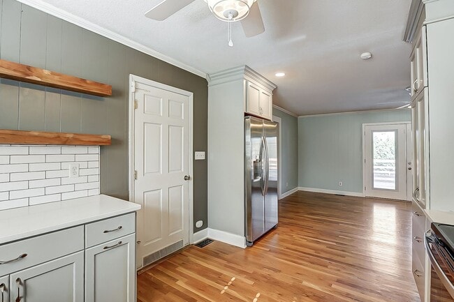 Building Photo - Beautifully Updated 4-Bed, 2.5-Bath Ranch Home in Belmont