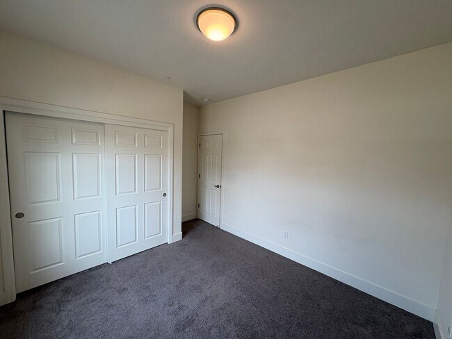Building Photo - SE Visalia home Rent Ready!