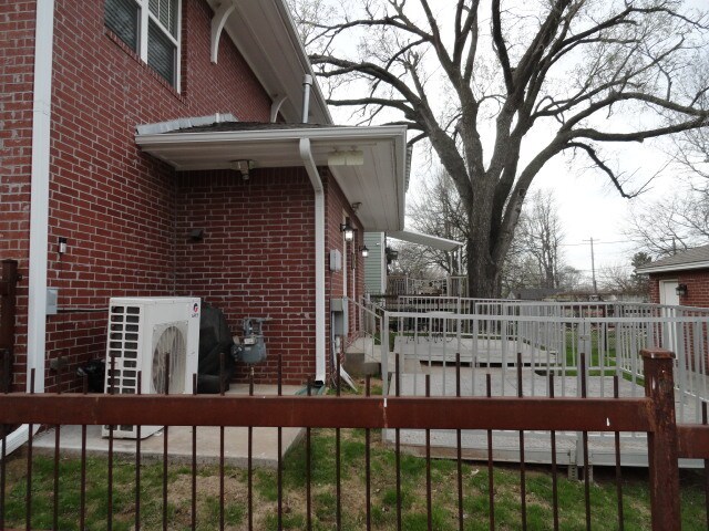 Building Photo - 1026 N Denver Ave
