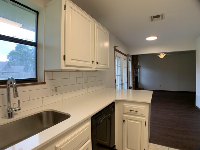 Building Photo - 805 Hawks Nest Dr