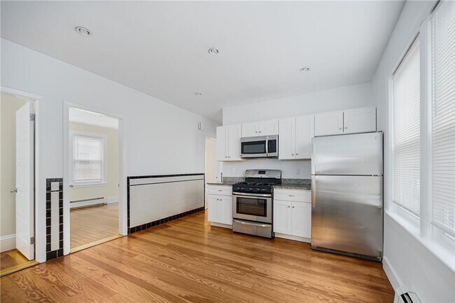 Building Photo - 112 Kimball St