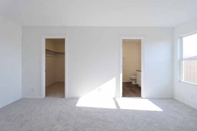 Building Photo - New Build 3 Bedroom Home Available For Immediate Move In!! Robninson Ranch