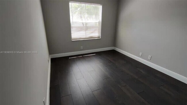 Building Photo - 675 Maplewood Ct