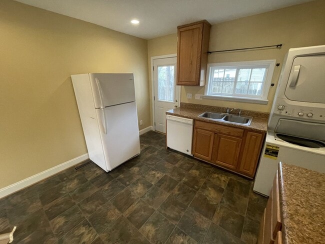 Building Photo - 2 Bd 1 Ba