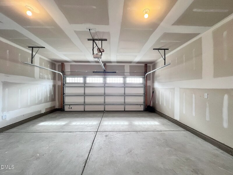 Building Photo - 413 Canyon Spring Trl