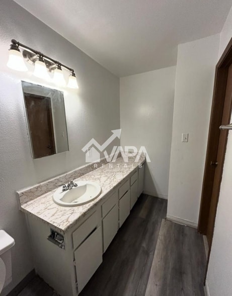 Building Photo - 6311 N Barcelona Ct