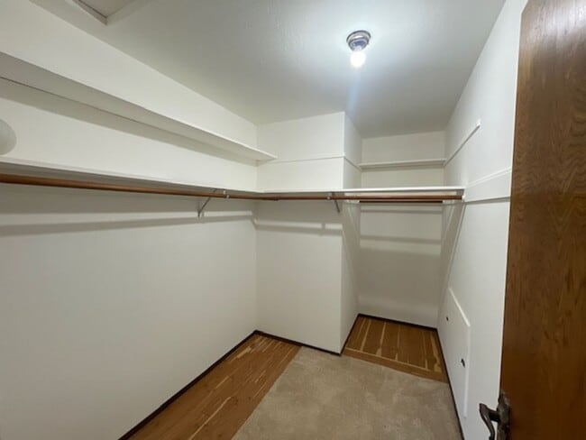 Building Photo - 27 Whitman Ct