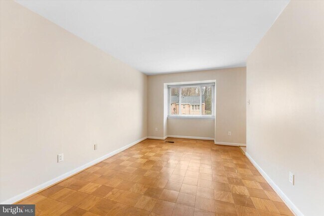 Building Photo - 5052 Cliffhaven Dr